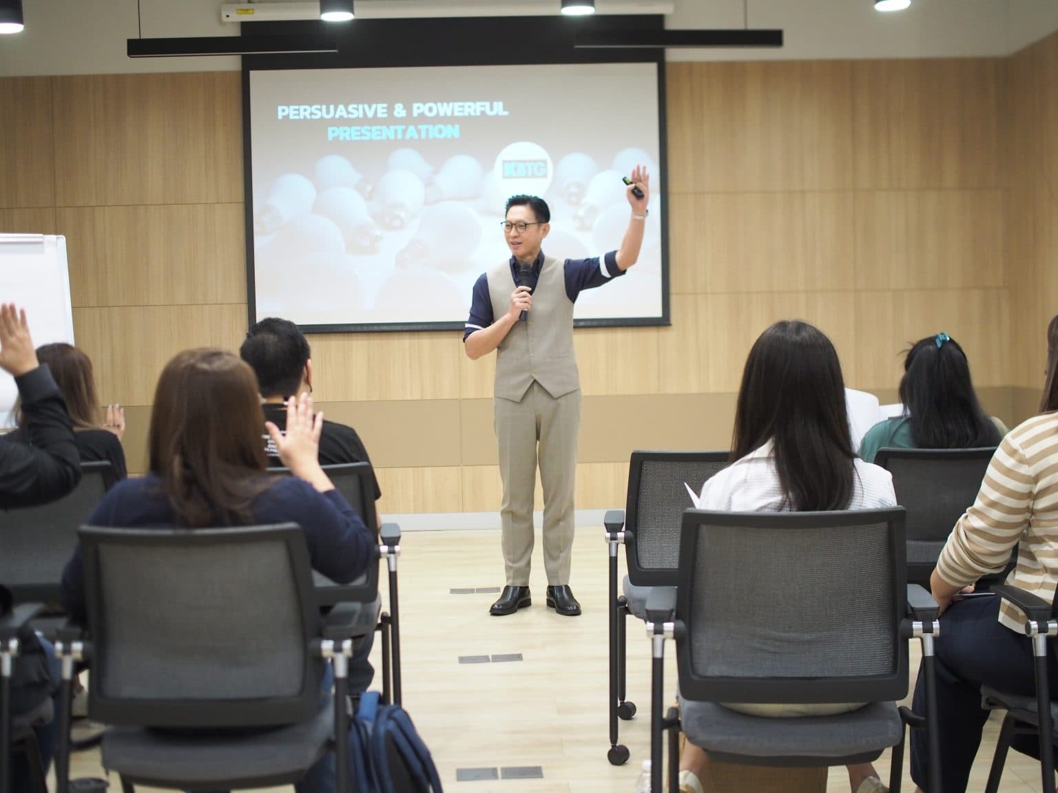 บรรยากาศหลักสูตร Persuasive & Powerful Presentation